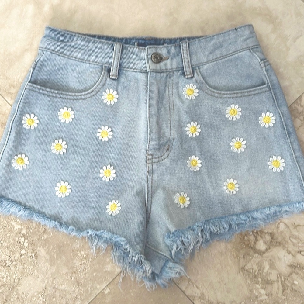 🌼Vintage Daisy Floral Appliqué Distressed Denim Cutoff High Waisted Shorts
